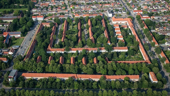 Luftaufnahme einer Wohnhaussiedlung im Stadtteil Salzgitter-Lebenstedt. © picture alliance Silas Stein/dpa Foto: Silas Stein