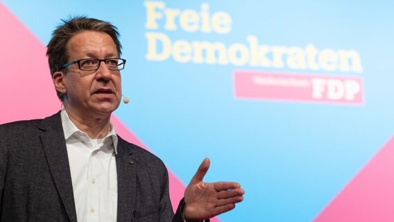 Stefan Birkner, FDP-Landesvorsitzender in Niedersachsen, spricht während des FDP-Landesparteitages © picture alliance Foto: Peter Steffen