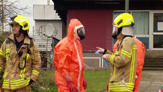 Feuerwehrleute bei einem Gefahrgut-Einsatz am Güterbahnhof Hannover-Linden. © HannoverReporter 