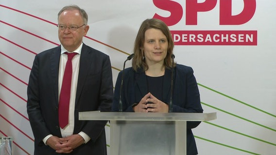 Stephan Weil (SPD) und Julia Willie Hamburg (Grüne) bei einer Pressekonferenz anlässlich des Koalitionsvertrages © NDR 