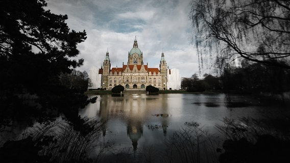 Das Rathaus am Maschsee. © NDR Foto: Julius Matuschik