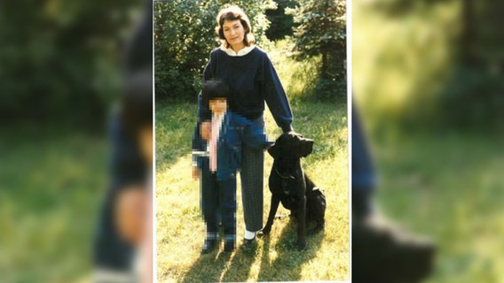 Ein altes Foto zeigt Gitta Schnieder mit ihrem Sohn und ihrem Hund. © Polizeidirektion Lüneburg 