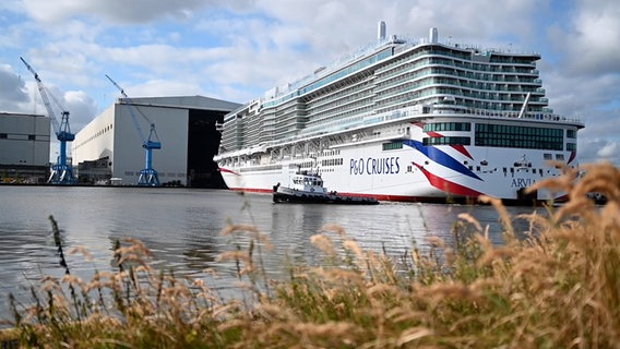 Das Kreuzfahrtschiff "Arvia" verlässt die Meyer Werft. © TeleNewsNetwork 