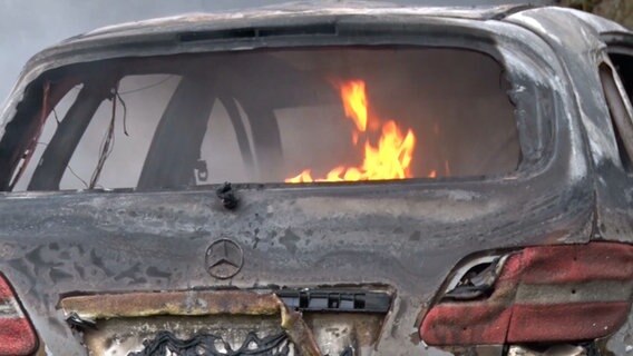 Feuer in einem Auto in Gehrde. © NWM TV 