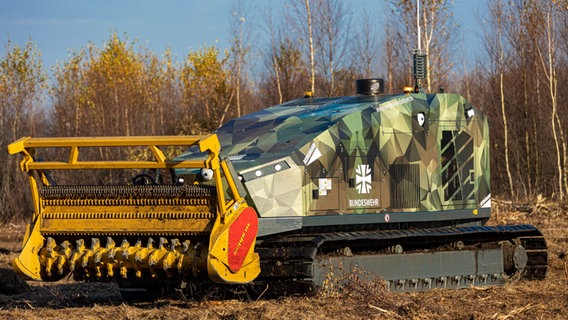 Zwei Moorraupen der Bundeswehr im Einsatz Zwei Moorraupen der Bundeswehr im Einsatz © Bundeswehr/WTD91