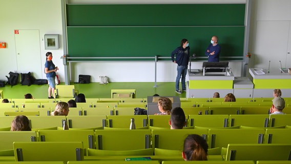 Studierende sitzen in einem Hörsaal. © picture alliance/dpa Foto: Uwe Zucchi