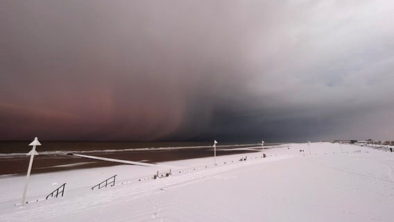 Eine Schneefront erreicht Norderney © NDR Foto: Sabrina Stolz