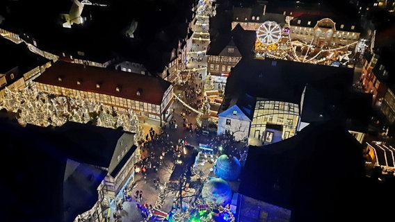 Weihnachtsmarkt in Goslar aus der Vogelperspektive. © NDR Foto: Jutta Fricke