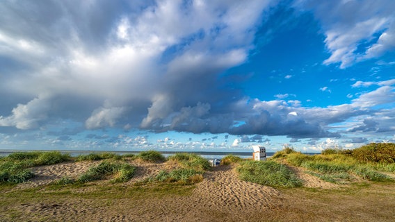 Gewitterwolken an der Nordseeküste. © picture alliance/blickwinkel/McPHOTO/W. Boyungs Foto: W. Boyungs