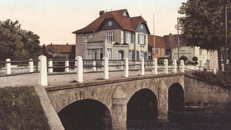 Eine historische Aufnahme der Beeckerbrücke in Bad Bramstedt.  © Archiv Schadenhof
