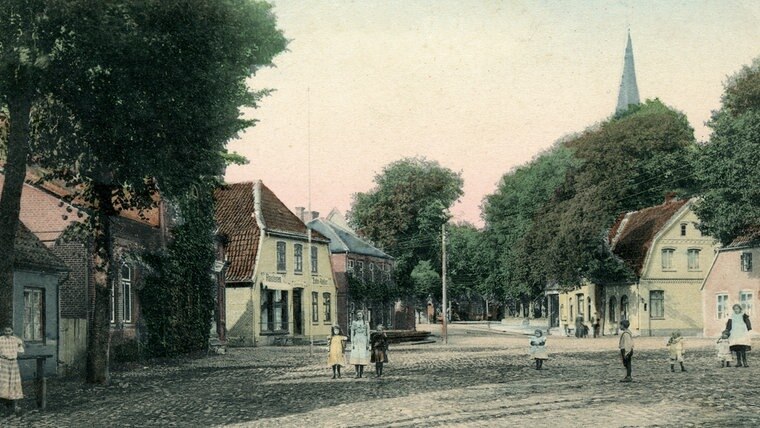 Eine historische Aufnahme der Innenstadt von Bad Bramstedt.  © Archiv Schadenhof