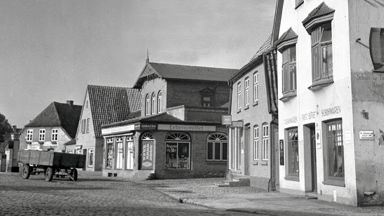Eine historische Aufnahme der Innenstadt in Bad Bramstedt.  © Archiv Schadenhof