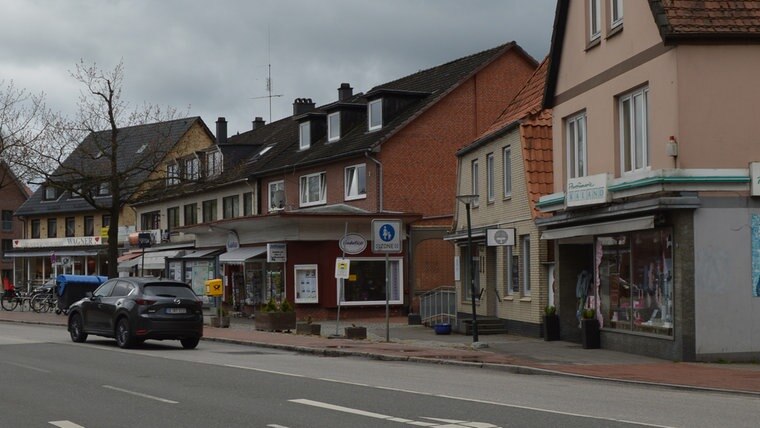 Eine Aufnahme der Innenstadt in Bad Bramstedt.  © NDR Foto: Anne Passow