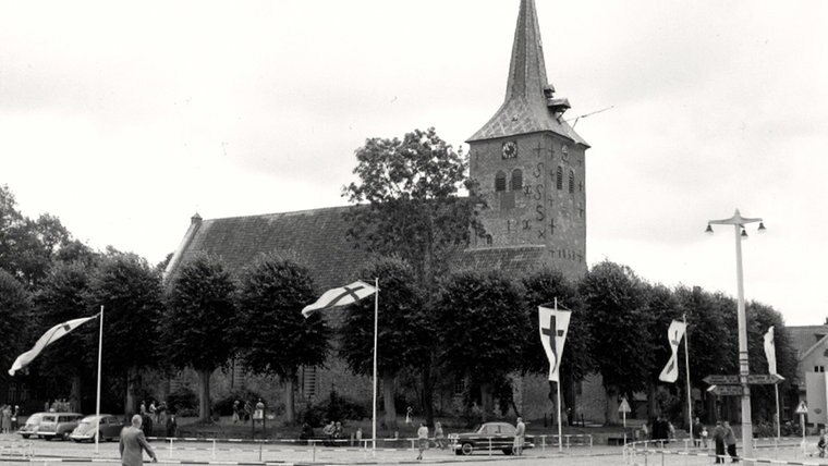 Eine historische Aufnahme einer Kirche in Bad Bramstedt.  © Archiv Schadenhof