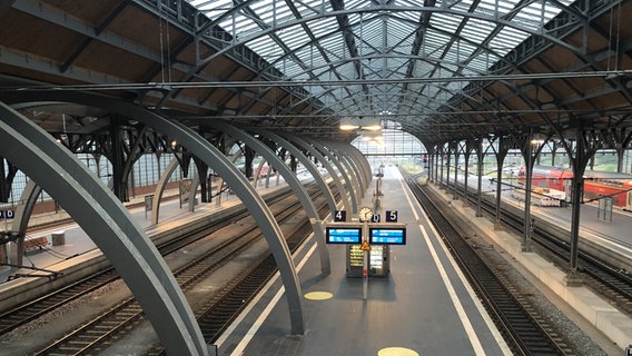 Leere Bahnsteige im Lübecker Hauptbahnhof © NDR Foto: Hauke von Hallern