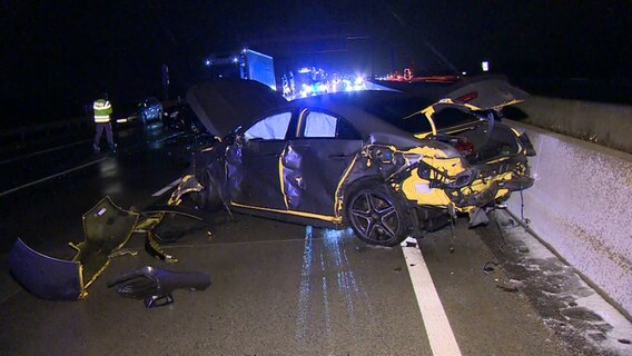 Ein Unfallwagen auf der A7 bei Neumünster. © Daniel Friederichs Foto: Daniel Friederichs