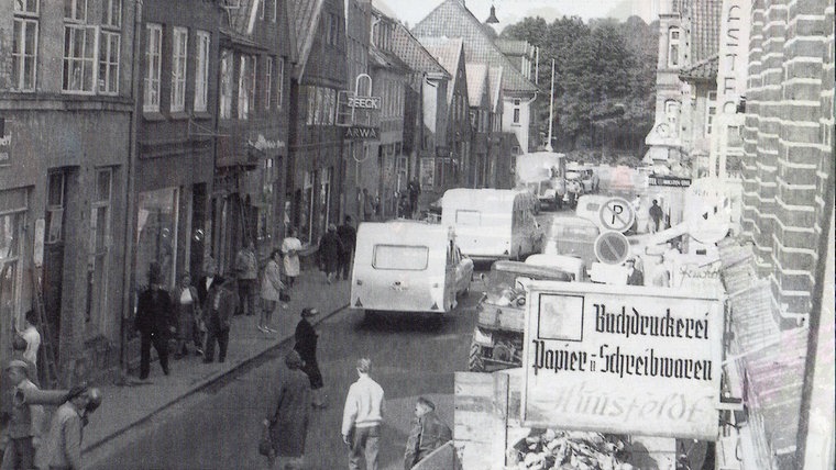 Die lange Straße in Plön, Anfang der 60ger Jahre. © Sammlung Familie Wiederich Foto: Sammlung Familie Wiederich