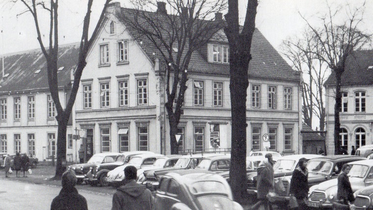 Die Kreisverwaltung in Plön früher. © Sammlung Familie Wiederich Foto: Sammlung Familie Wiederich