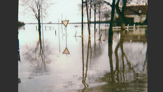 Durch die Sturmflut überschwemmte Landschaft. © Ernst Schüder Foto: Ernst Schüder