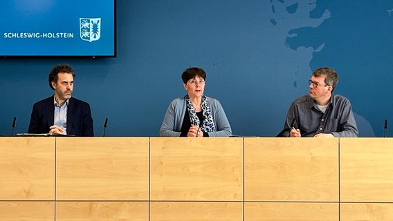 Finanzministerin Monika Heinold (Grüne) spricht auf einer Kabinetts-Pressekonferenz zur Nachschiebeliste Haushalt 2024. © NDR Foto: Julia Schumacher