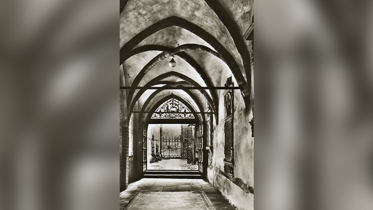 Historische Aufnahme des Kreuzgangs der St. Lauentii-Kirche in Itzehoe. © Archiv Carsten Brecht Foto: Archiv Carsten Brecht