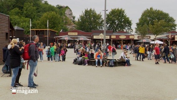 Besucher bei den Karl-May-Spielen in Bad Segeberg. © NDR 