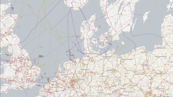 Eine Karte zeigt den Verlauf von Gasleitungen in Nordeuropa. © OpenStreetMap contributers/OpenInfraMap/MapTiler/ 