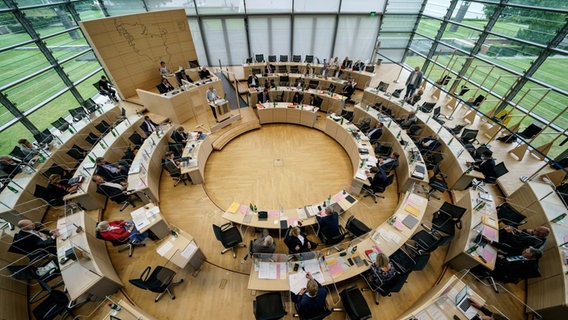 Landtagsabgeordnete tagen im Plenarsaal. © picture alliance/dpa | Axel Heimken Foto: Axel Heimken