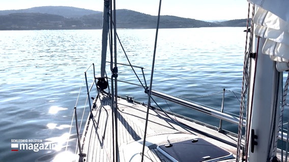 Ein Segelschiff im Hafen von Camarinas in Galizien. © NDR 