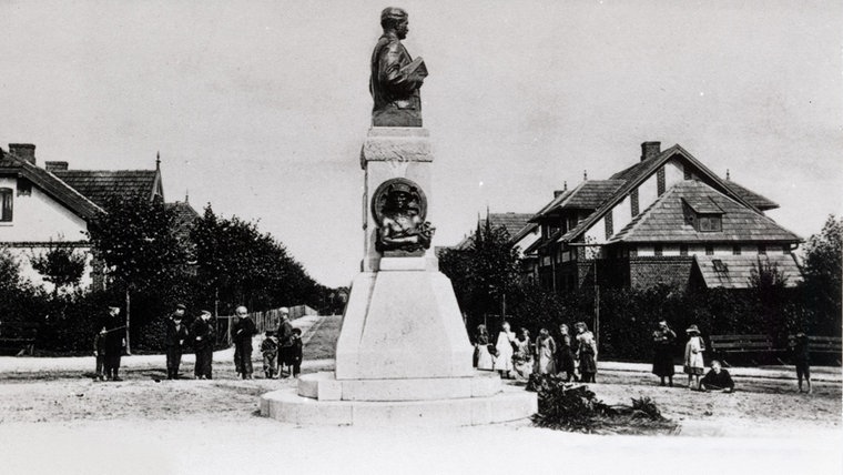 Eine historische Aufnahme des Wupperman-Denkmals in Pinneberg. © Stadtarchiv Pinneberg