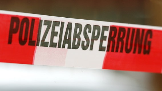 Flatterband mit dem Schriftzug "Polizeiabsperrung". © dpa Foto: Revierfoto