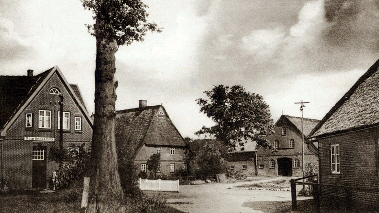 Eine historische Aufnahme vom Turnerheim in Rellingen, aufgenommen zu Beginn des 20. Jahrhunderts. © Verein für Heimatkunde Rellingen und Umgebung von 1976 e.V.