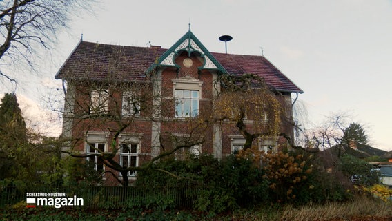 Eine alte Gaststätte in Papendoprf im Kreis Stormarn, heute ein Wohnhaus. © NDR Foto: NDR Screenshot