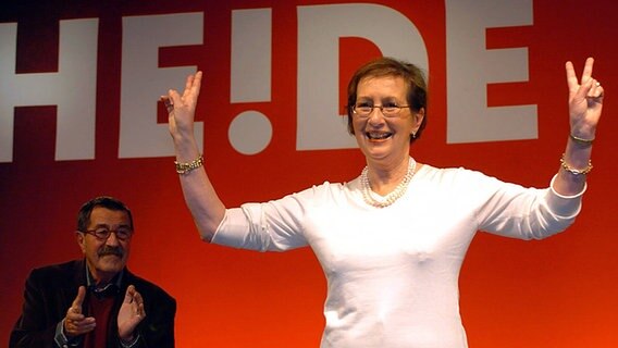 SPD-Politikerin Heide Simonis bei einer Wahlkampfveranstaltung 2005 in Neumünster © picture-alliance / dpa Foto: Wulf Pfeiffer