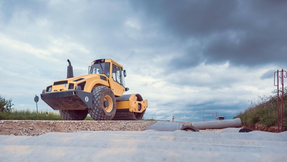 Ein Bulldozer steht auf einer Baustelle. © Imago Images / Panthermedia Foto: Panthermedia