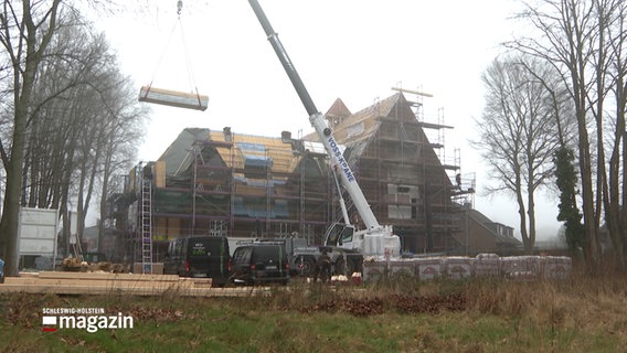 Eine Villa wird restauriert. Es handelt sich dabei um den Högerbau in Hohenlockstedt. © NDR Foto: NDR Screenshots