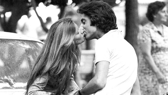 Ein Paar küsst sich © Mondadori Portol / Getty Images Foto: Mondadori Portol / Getty Images