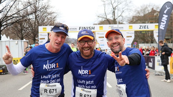 Geschafft! Die NDR Staffel hat den Marathon geschafft! © NDR Foto: Luisa Müller