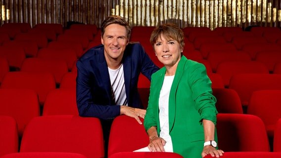 Theologin Margot Käßmann und Moderator Arne-Torben Voigts © NDR Foto: Andrea Seifert Fotografie