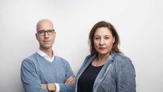 Moderatorin Anouk Schollähn und Björn Platz. Moderatorin Anouk Schollähn und Björn Platz. © NDR Radiokunst Foto: Andreas Rehmann