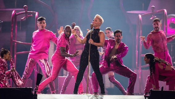 Sängerin Pink bei Konzert der Beautiful Trauma Tour © picture alliance / empics | Katja Ogrin 
