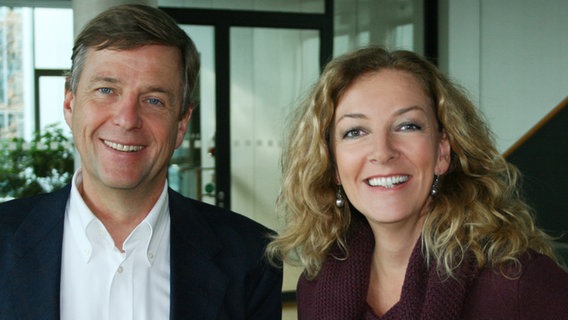 Bettina Tietjen mit ihrem Gast Claus Kleber © NDR 2 Foto: Andreas Sorgenfrey