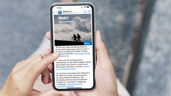 Ein Smartphone mit einem eingeblendeten NDR Screenshot (Montage) © Colourbox Foto: Blackzheep
