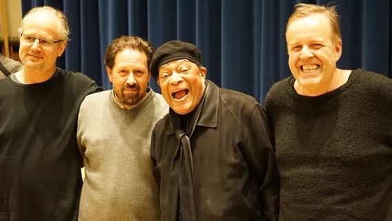 Al Jarreau war im Jahr 2016 mit der NDR Bigband zuletzt auf Tour. © NDR Bigband Foto: Screenshot