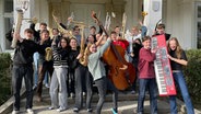 Die Johanneum-Big-Band zu Lübeck mit Instrumenten in der Hand © Johanneum zu Lübeck 