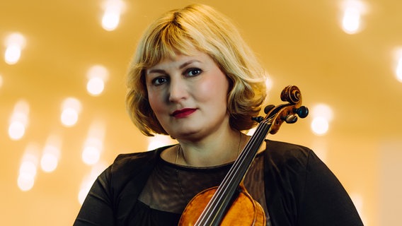 Alexandra Psareva, 2. Konzertmeisterin des NDR Elbphilharmonie Orchesters © NDR, Jewgeni Roppel Foto: Jewgeni Roppel