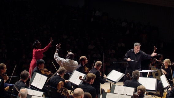 Stars aus der New Yorker Metropolitan Opera treten gemeinsam mit dem NDR Elbphilharmonie Orchester und dem NDR Vokalensemble bei den Festspielen Luzern auf. © NDR EO Foto: Mairena Torres