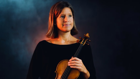 Bettina Lenz-Grotelüschen, Violinistin des NDR Elbphilharmonie Orchesters © NDR, Jewgeni Roppel Foto: Jewgeni Roppel