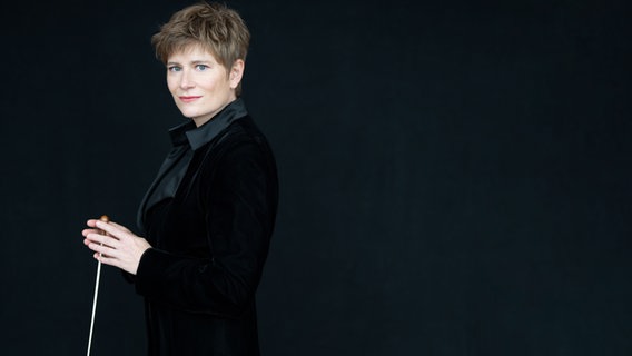 Dirigentin Anja Bihlmaier im Porträt © Marco Borggreve Foto: Marco Borggreve
