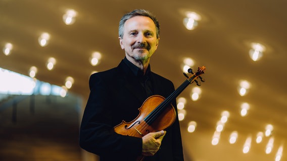 Florin Paul, Konzertmeister des NDR Elbphilharmonie Orchesters © NDR, Jewgeni Roppel Foto: Jewgeni Roppel